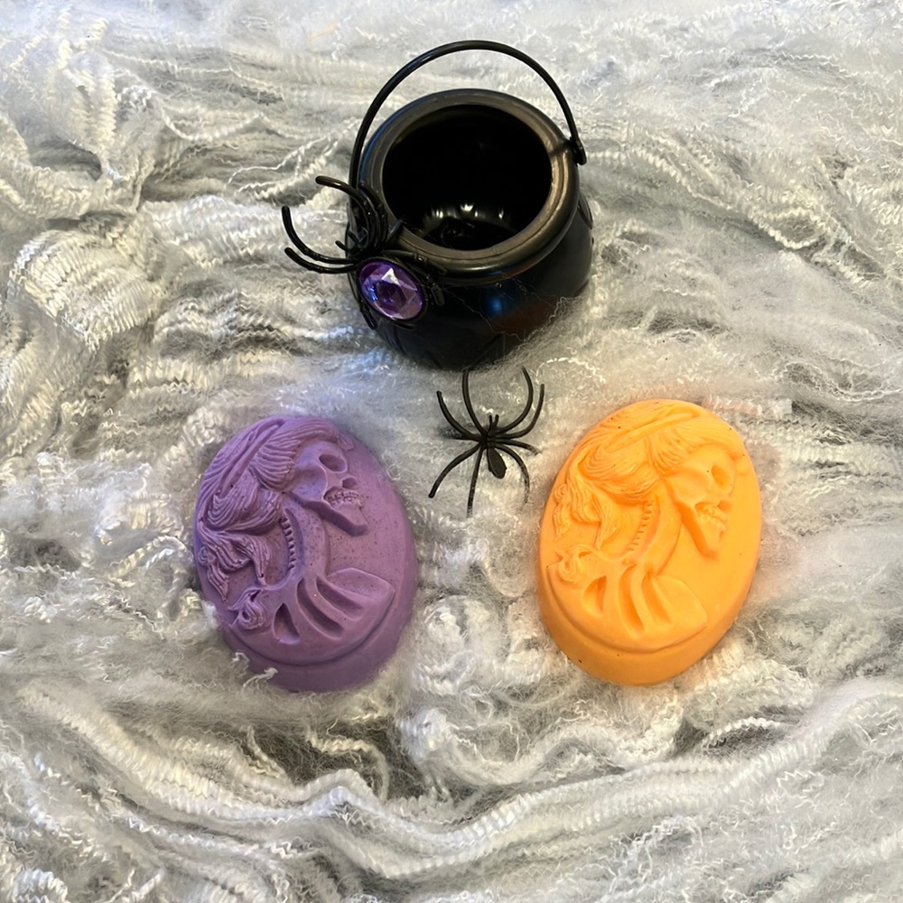 🎃Handmade Organic Triple Butter, Skeleton 💀Halloween Soap🎃🧼